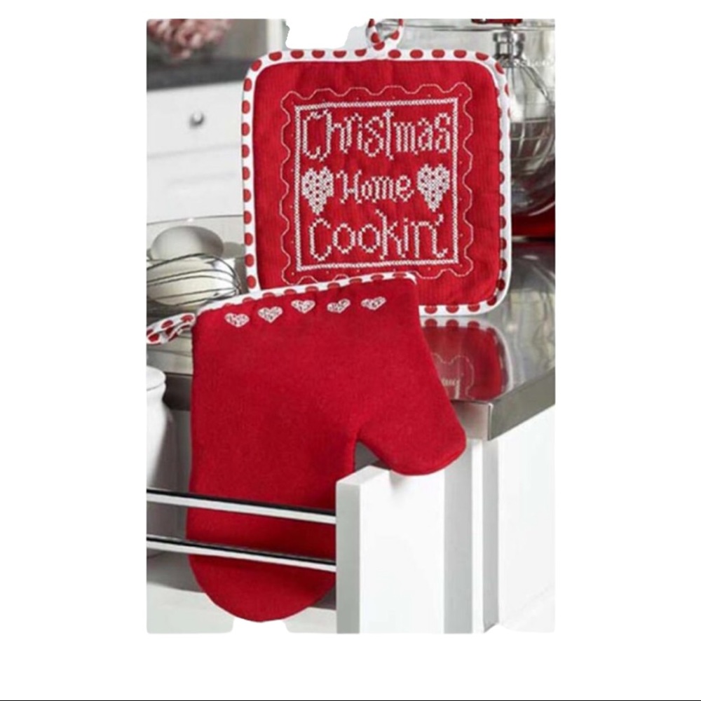 Craftways Red & White Delight Stamped Cross Stitch Pot Holder and Oven Mitt